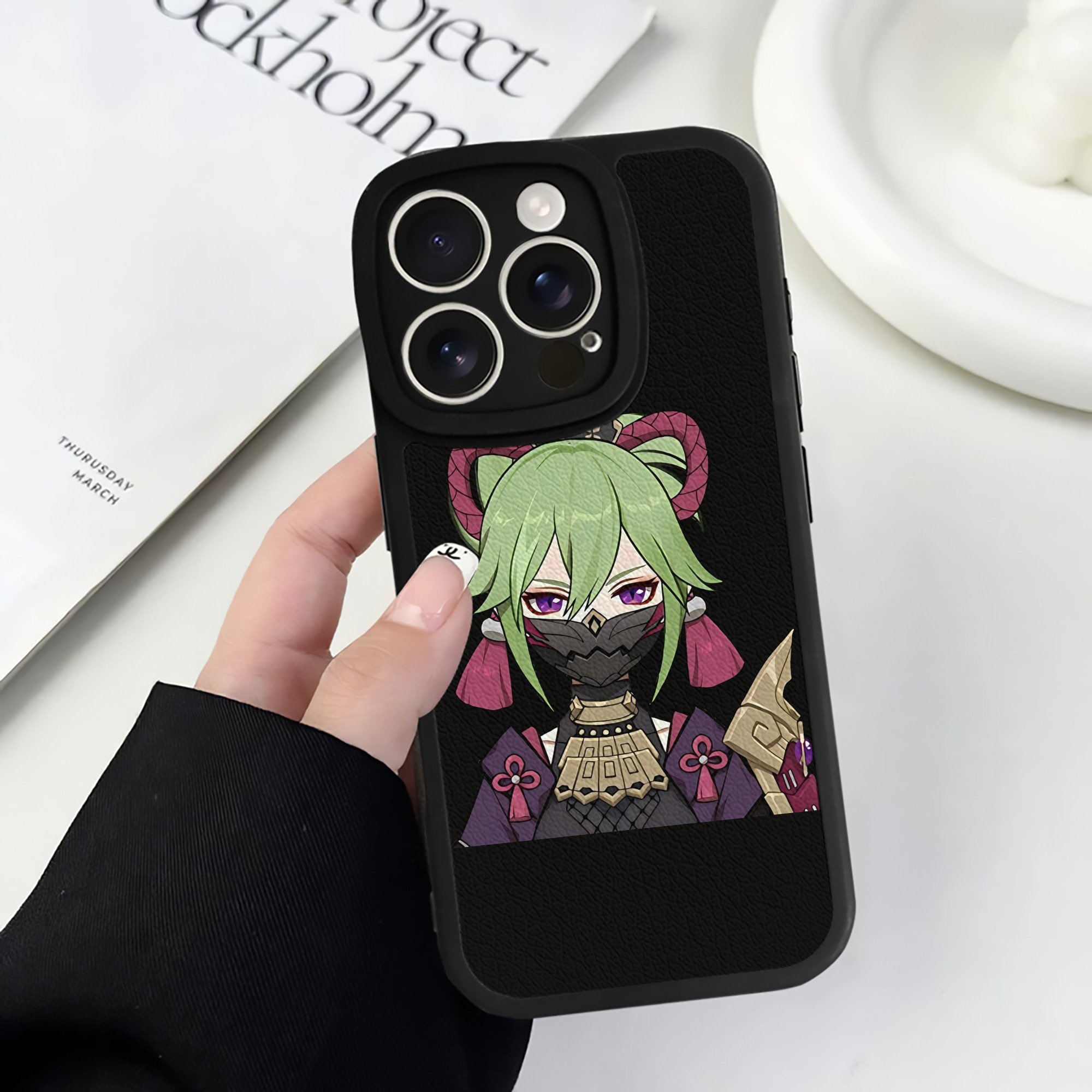 げんし神  久岐忍 くき しのぶ genshin Kuki Shinobu 【iPhone 16シリーズ対応】シリコンスマホケース（レザー調） 材質：シリコン